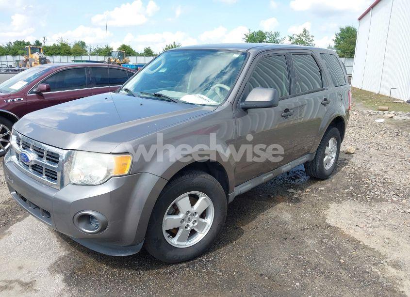 Photo 2 of 2011 Ford Escape XLS (VIN 1FMCU0C71BKC16386)
