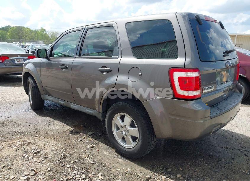 Photo 3 of 2011 Ford Escape XLS (VIN 1FMCU0C71BKC16386)