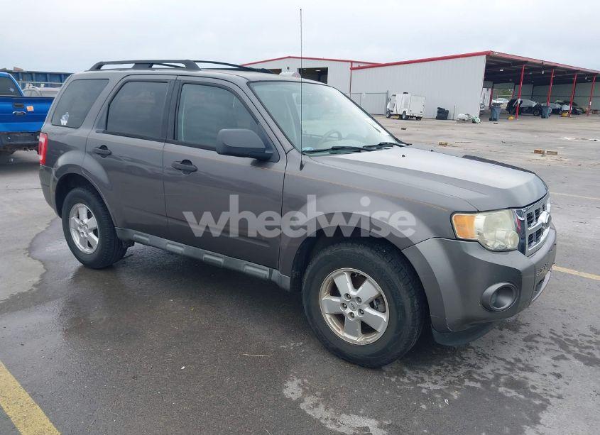 2010 Ford Escape XLS (VIN 1FMCU0C72AKA05051) main photo