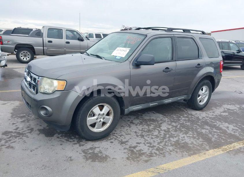 Photo 2 of 2010 Ford Escape XLS (VIN 1FMCU0C72AKA05051)