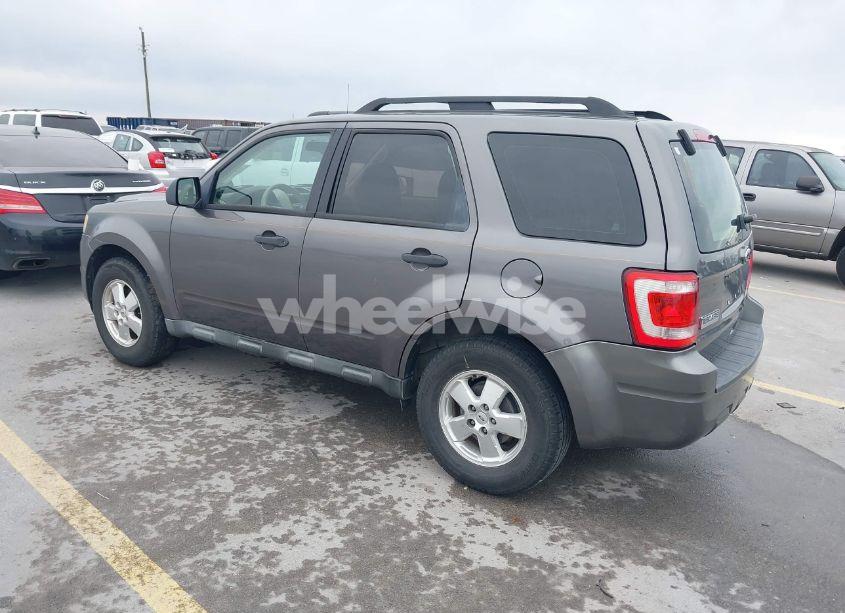 Photo 3 of 2010 Ford Escape XLS (VIN 1FMCU0C72AKA05051)