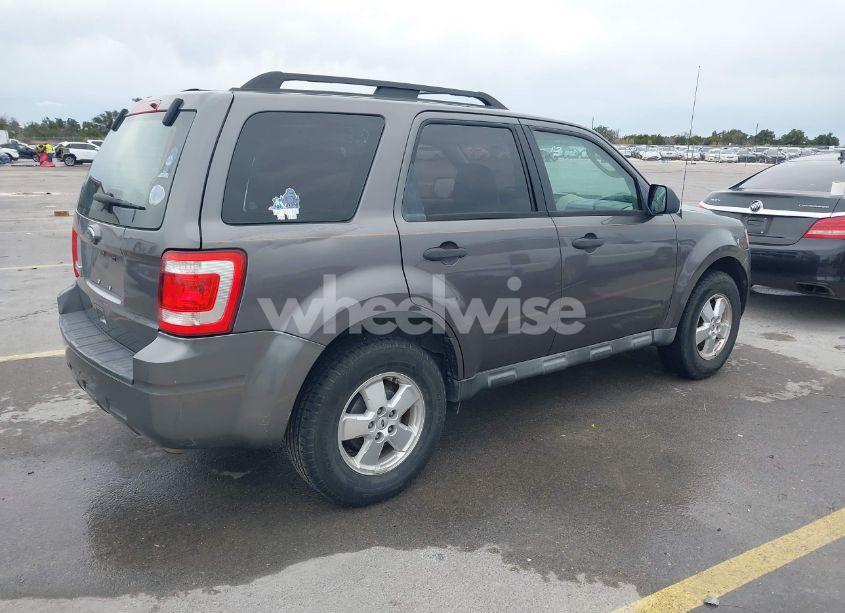 Photo 4 of 2010 Ford Escape XLS (VIN 1FMCU0C72AKA05051)