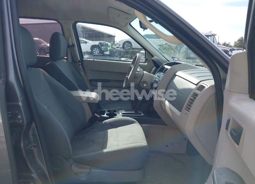 Photo 5 of 2010 Ford Escape XLS (VIN 1FMCU0C72AKA05051)