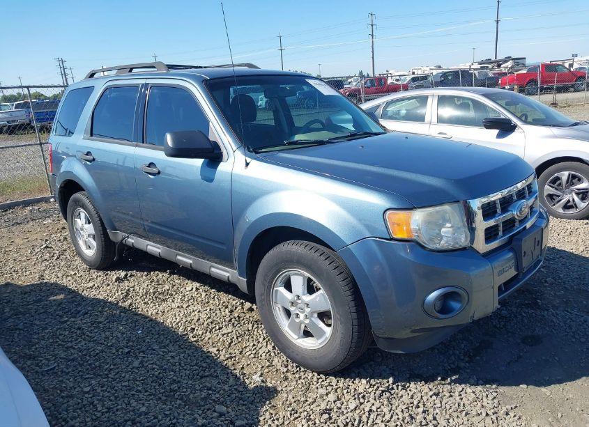 2011 Ford Escape XLS (VIN 1FMCU0C72BKA21946) main photo