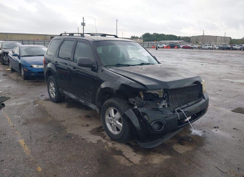 2011 Ford Escape XLS (VIN 1FMCU0C72BKA27228) main photo