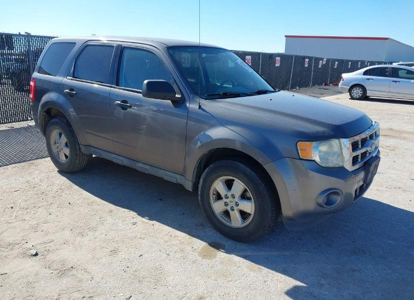 2011 Ford Escape XLS (VIN 1FMCU0C72BKB99789) main photo