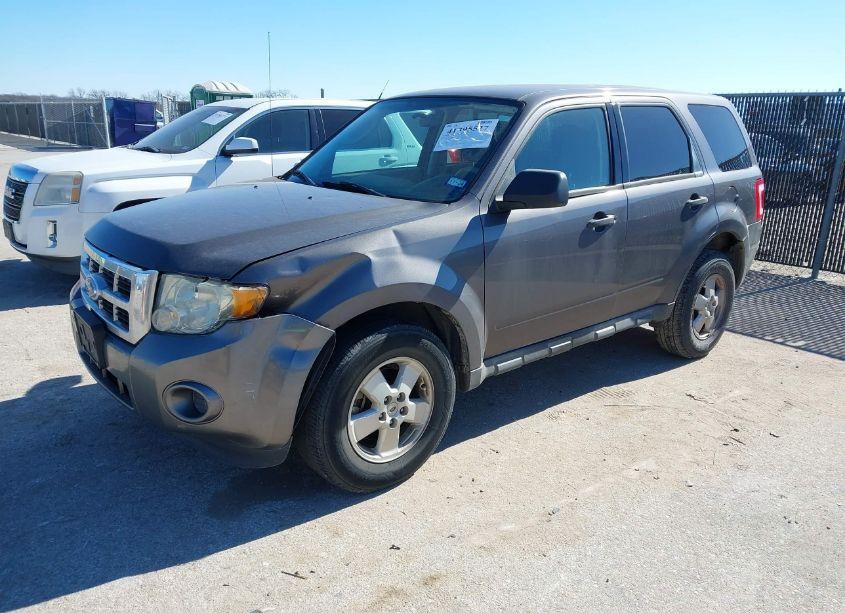 Photo 2 of 2011 Ford Escape XLS (VIN 1FMCU0C72BKB99789)