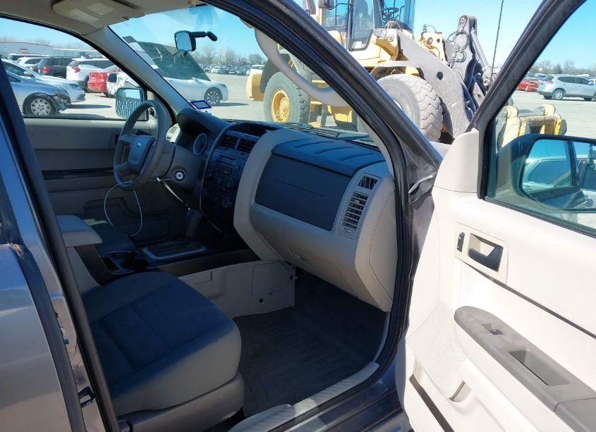 Photo 5 of 2011 Ford Escape XLS (VIN 1FMCU0C72BKB99789)