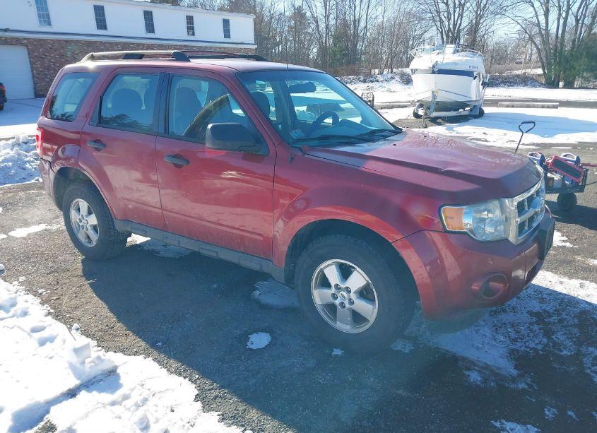 2012 Ford Escape XLS (VIN 1FMCU0C72CKB37584) main photo