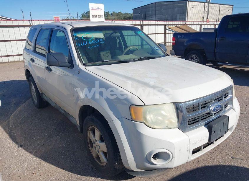 2010 Ford Escape XLS (VIN 1FMCU0C73AKB77217) main photo