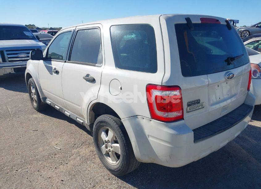 Photo 3 of 2010 Ford Escape XLS (VIN 1FMCU0C73AKB77217)