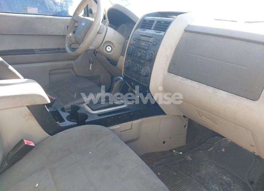 Photo 5 of 2010 Ford Escape XLS (VIN 1FMCU0C73AKB77217)