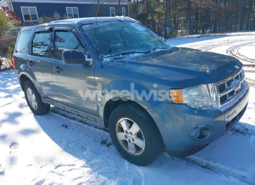 2010 Ford Escape XLS (VIN 1FMCU0C73AKC51641) main photo
