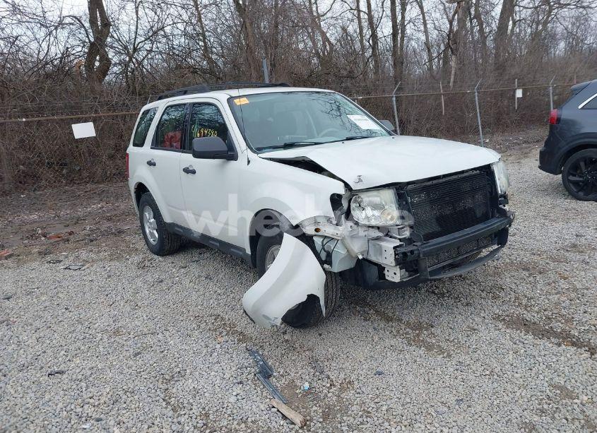 2010 Ford Escape XLS (VIN 1FMCU0C73AKC62106) main photo
