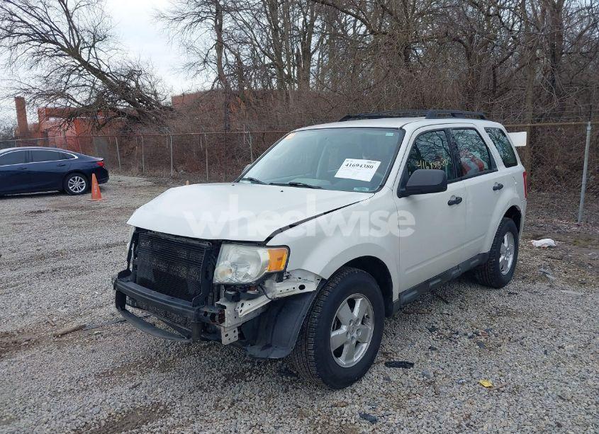 Photo 2 of 2010 Ford Escape XLS (VIN 1FMCU0C73AKC62106)