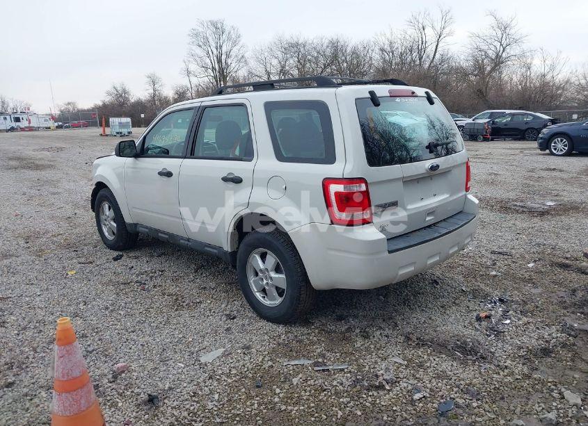 Photo 3 of 2010 Ford Escape XLS (VIN 1FMCU0C73AKC62106)