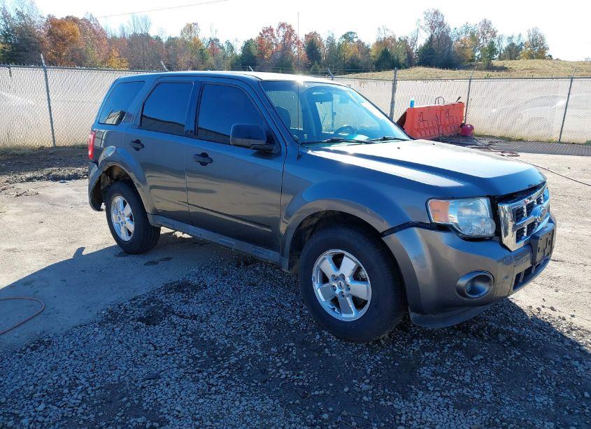 2011 Ford Escape XLS (VIN 1FMCU0C73BKA99247) main photo