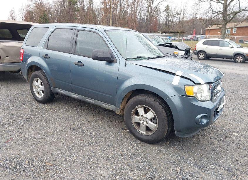 2011 Ford Escape XLS (VIN 1FMCU0C73BKB69961) main photo