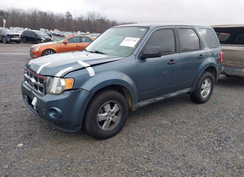 Photo 2 of 2011 Ford Escape XLS (VIN 1FMCU0C73BKB69961)