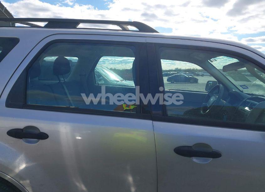 Photo 13 of 2010 Ford Escape XLS (VIN 1FMCU0C74AKB30679)