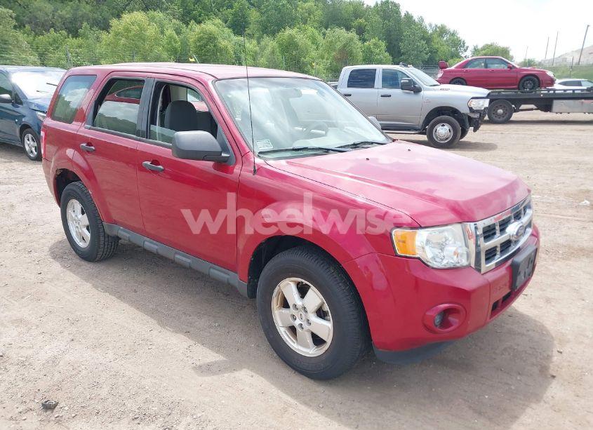 2011 Ford Escape XLS (VIN 1FMCU0C74BKC02739) main photo