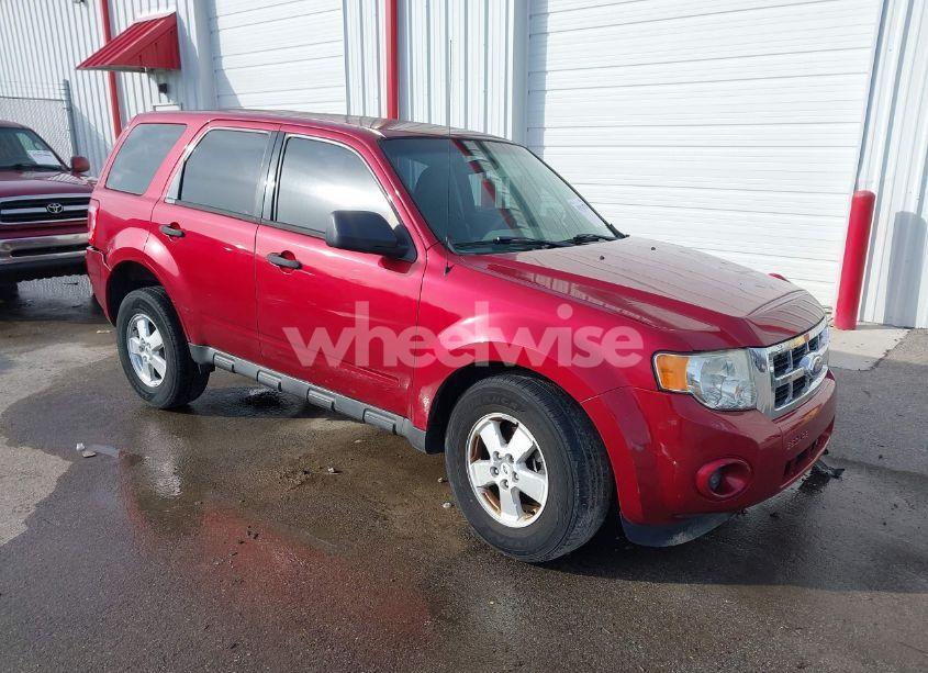 2012 Ford Escape XLS (VIN 1FMCU0C74CKB64608) main photo