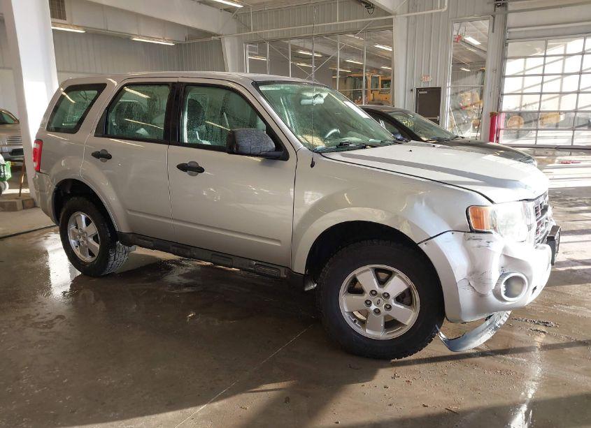 2010 Ford Escape XLS (VIN 1FMCU0C75AKD26873) main photo