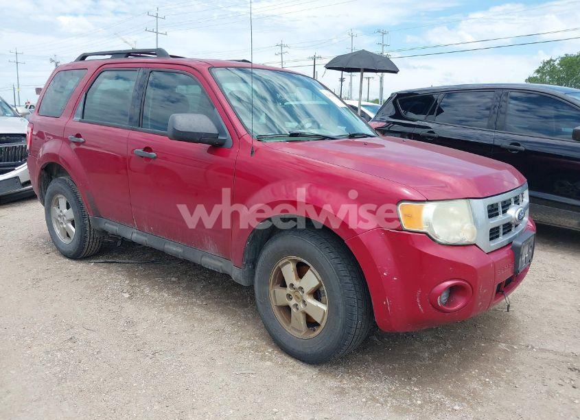 2011 Ford Escape XLS (VIN 1FMCU0C75BKA61731) main photo