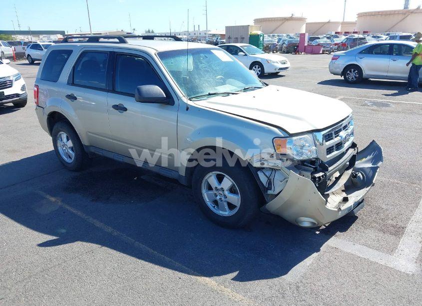 2011 Ford Escape XLS (VIN 1FMCU0C75BKA81994) main photo