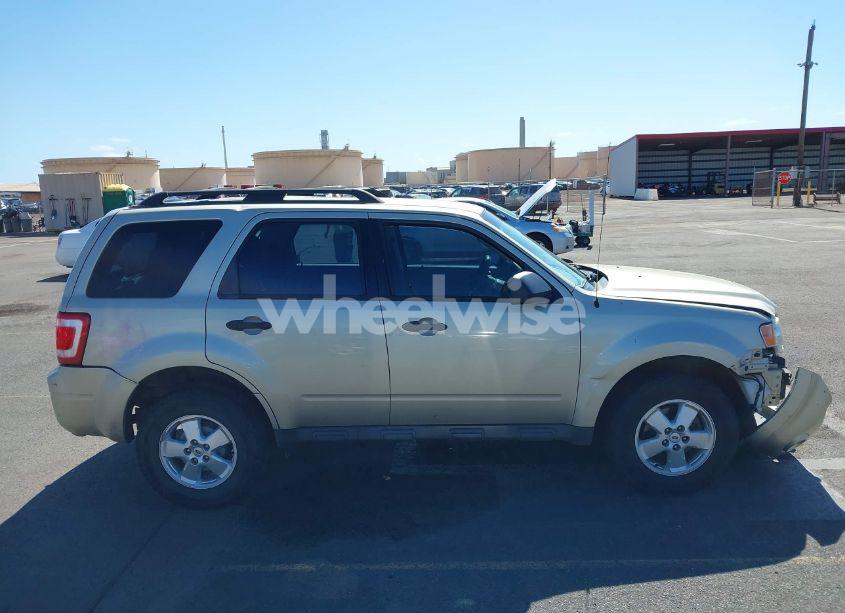 Photo 13 of 2011 Ford Escape XLS (VIN 1FMCU0C75BKA81994)