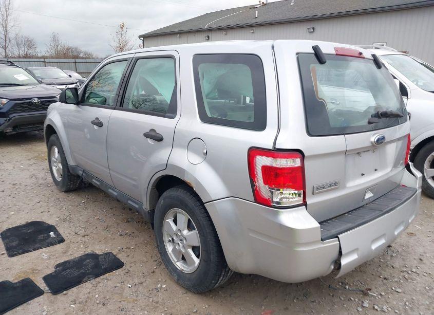 Photo 13 of 2011 Ford Escape XLS (VIN 1FMCU0C75BKC18402)
