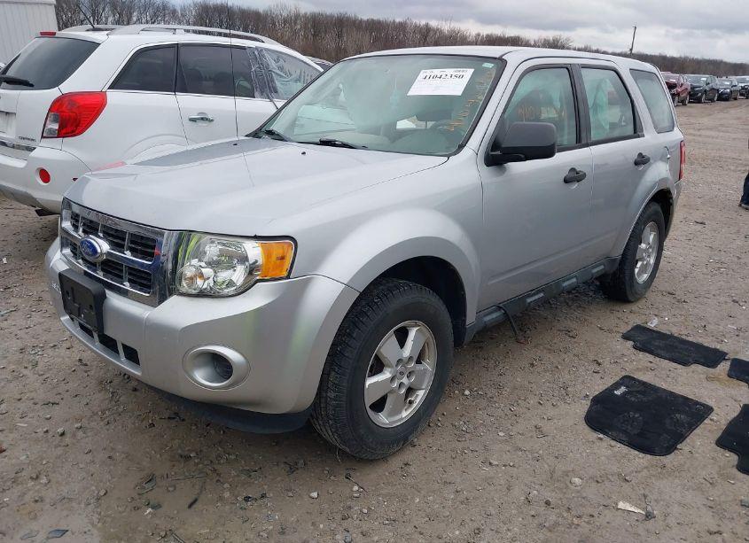 Photo 2 of 2011 Ford Escape XLS (VIN 1FMCU0C75BKC18402)