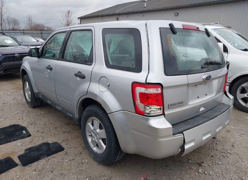 Photo 3 of 2011 Ford Escape XLS (VIN 1FMCU0C75BKC18402)