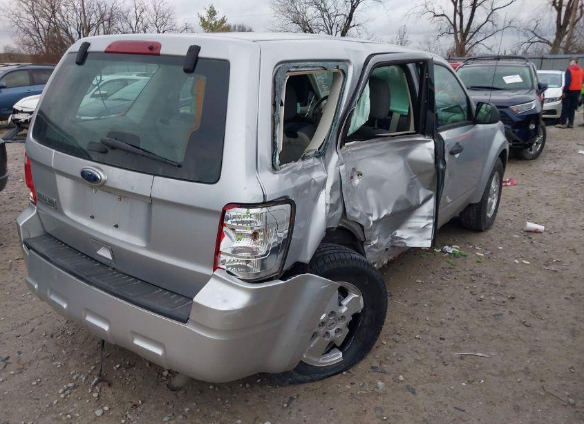Photo 6 of 2011 Ford Escape XLS (VIN 1FMCU0C75BKC18402)