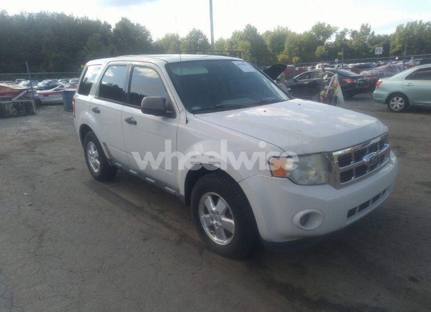 2012 Ford Escape XLS (VIN 1FMCU0C75CKB16146) main photo