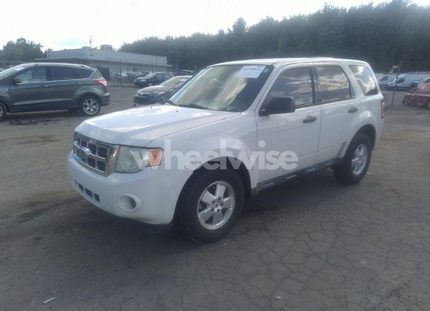 Photo 2 of 2012 Ford Escape XLS (VIN 1FMCU0C75CKB16146)