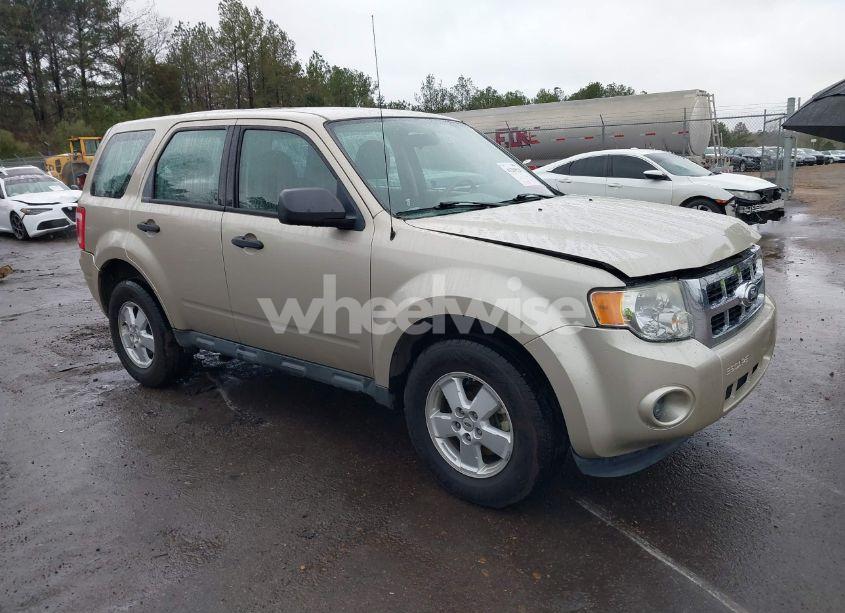 2011 Ford Escape XLS (VIN 1FMCU0C76BKA36661) main photo