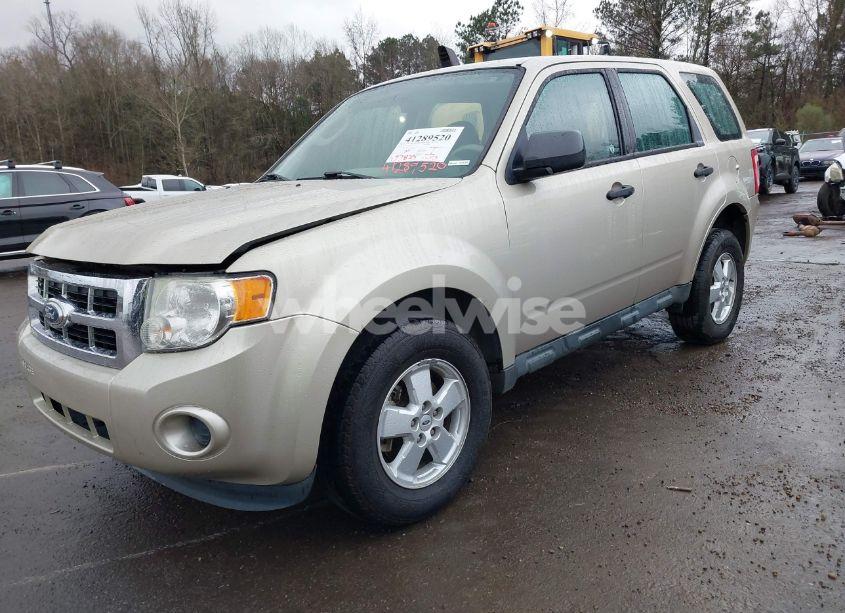 Photo 2 of 2011 Ford Escape XLS (VIN 1FMCU0C76BKA36661)