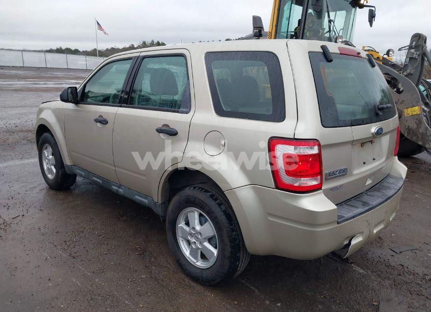 Photo 3 of 2011 Ford Escape XLS (VIN 1FMCU0C76BKA36661)