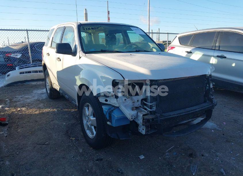 2011 Ford Escape XLS (VIN 1FMCU0C76BKB11875) main photo