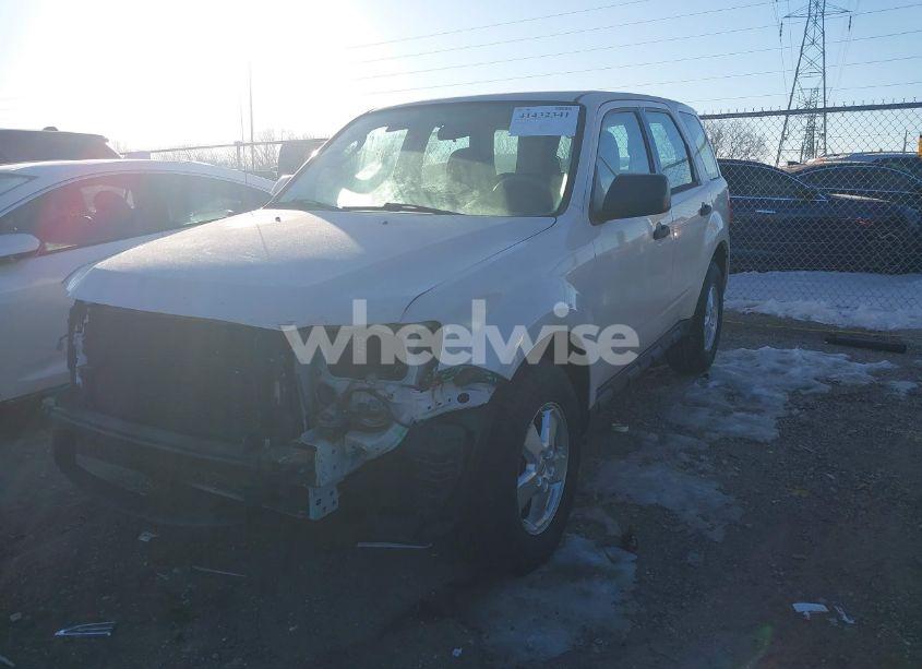 Photo 2 of 2011 Ford Escape XLS (VIN 1FMCU0C76BKB11875)