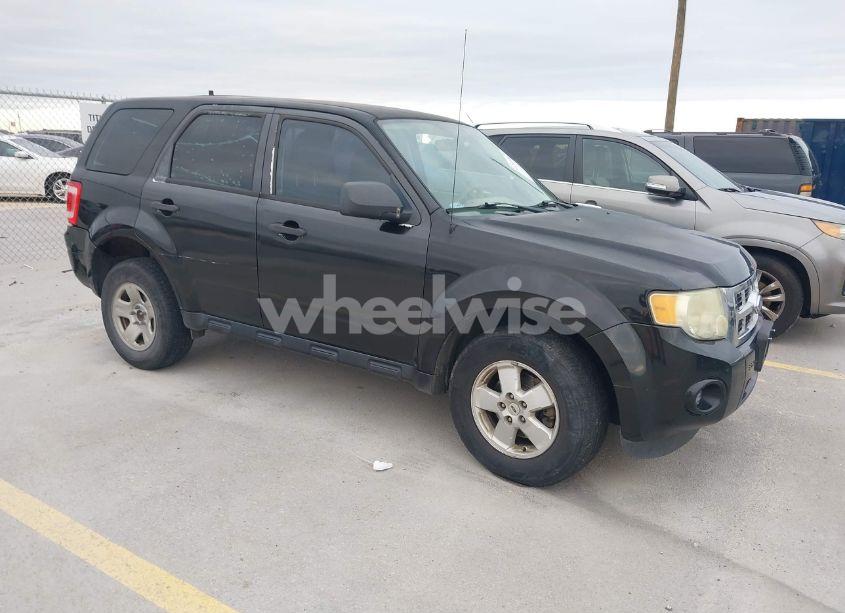 2011 Ford Escape XLS (VIN 1FMCU0C76BKB99164) main photo