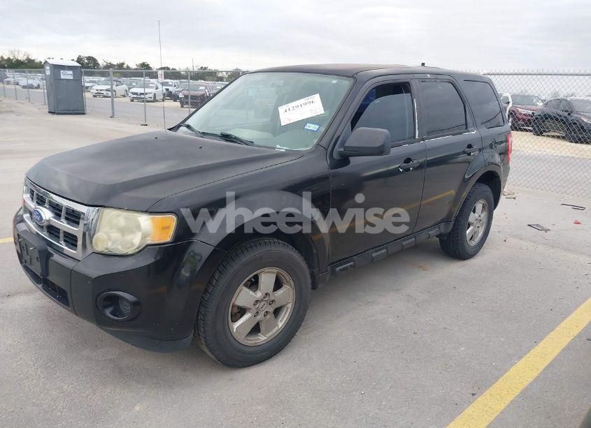 Photo 2 of 2011 Ford Escape XLS (VIN 1FMCU0C76BKB99164)