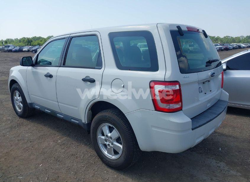 Photo 3 of 2011 Ford Escape XLS (VIN 1FMCU0C76BKC40067)