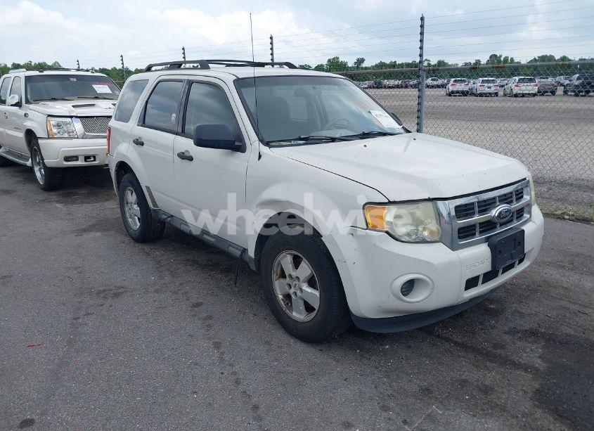 2011 Ford Escape XLS (VIN 1FMCU0C76BKC50856) main photo