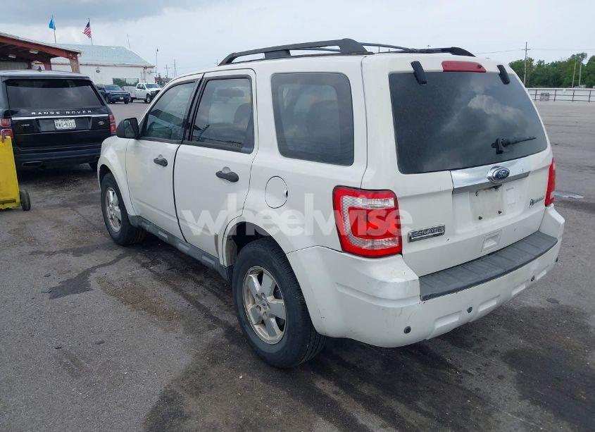 Photo 3 of 2011 Ford Escape XLS (VIN 1FMCU0C76BKC50856)