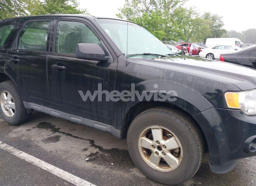 Photo 6 of 2010 Ford Escape XLS (VIN 1FMCU0C77AKD33467)