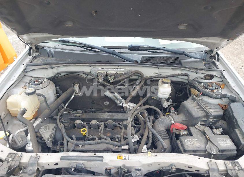 Photo 10 of 2010 Ford Escape XLS (VIN 1FMCU0C77AKD37423)