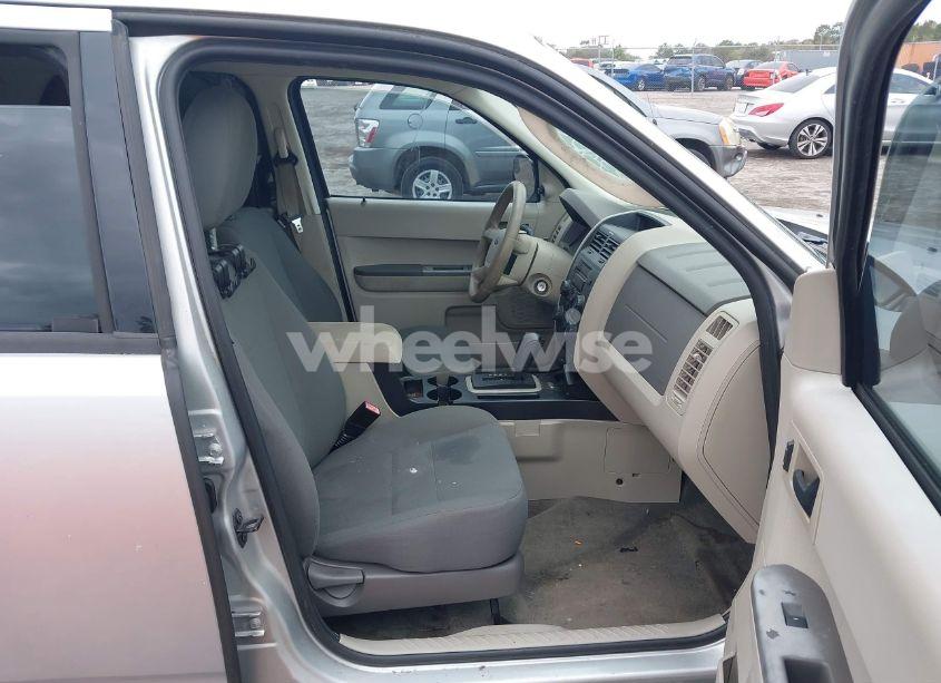 Photo 5 of 2010 Ford Escape XLS (VIN 1FMCU0C77AKD37423)