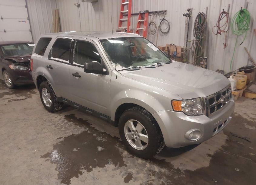 2011 Ford Escape XLS (VIN 1FMCU0C77BKA92074) main photo